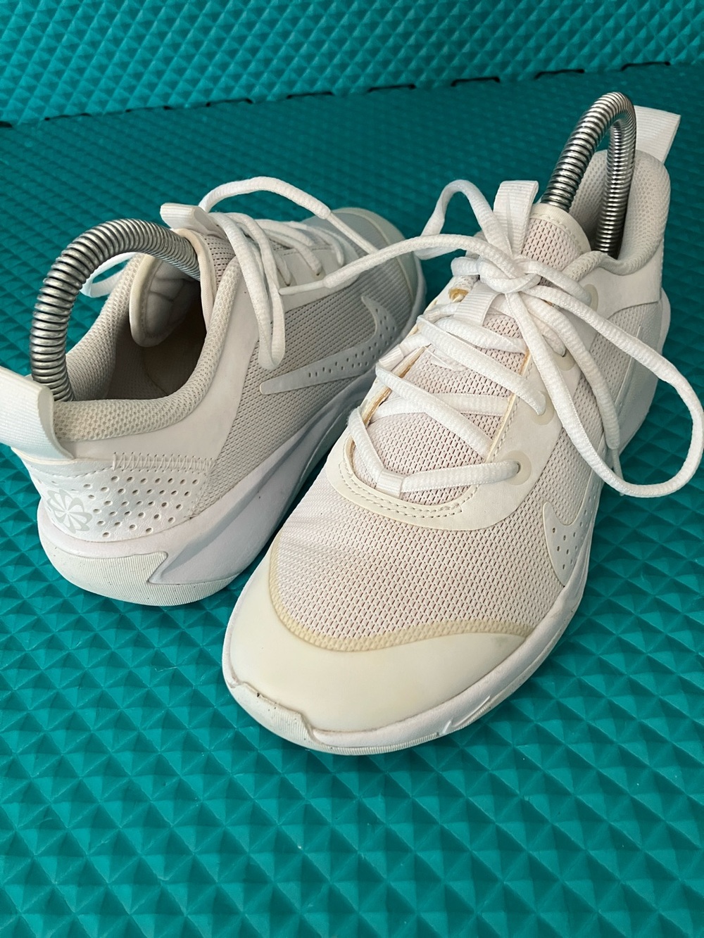 NIKE Kids Unisex Omni Multi-Court Indoor Court Shoes in White | 4